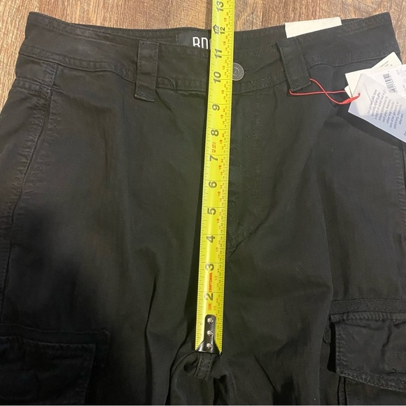 NWT BDG Urban Outfitters Black Cargo Pants Size 29W 32L - Picture 7 of 10